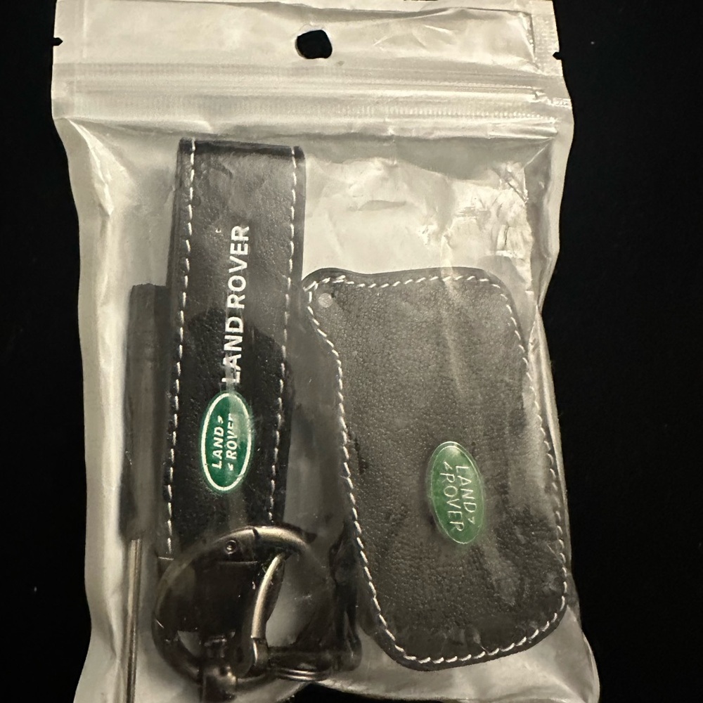 Black Leather Land Rover Keychain Set - Picture 3 of 3